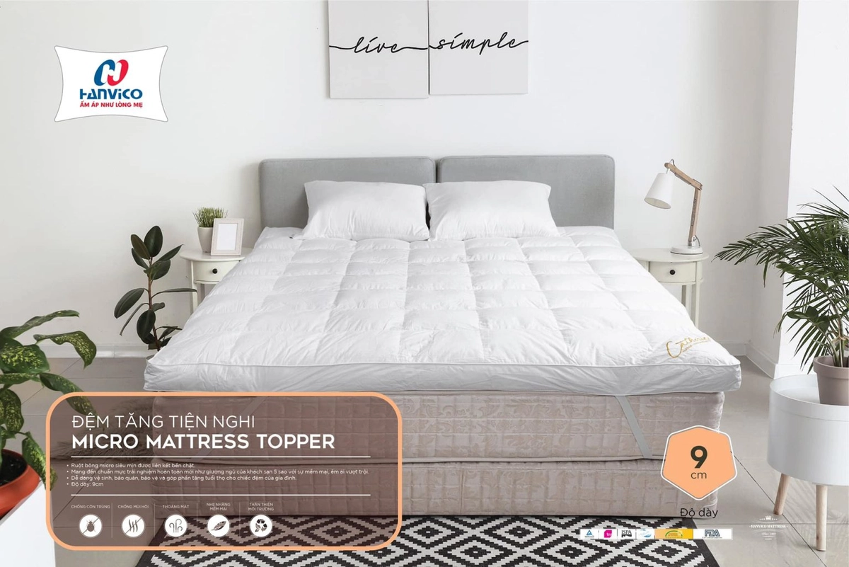 đặt topper latex Ru9 lên đệm để tăng êm ái
