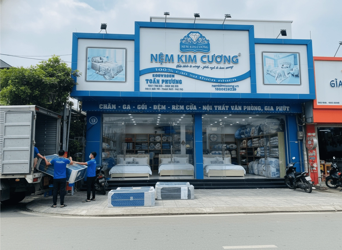 bảng giá nệm đơn hiển thị tại cửa hàng Kim Cương