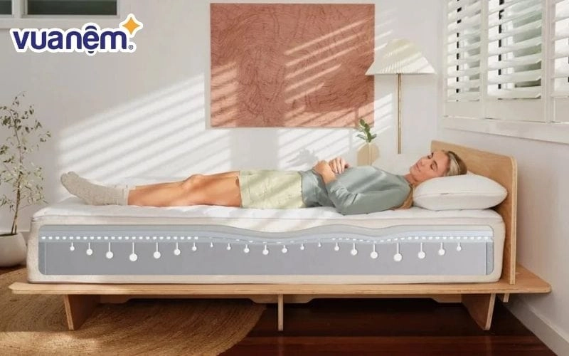 người nằm thử Goodnight Nova đánh giá cảm giác nâng đỡ