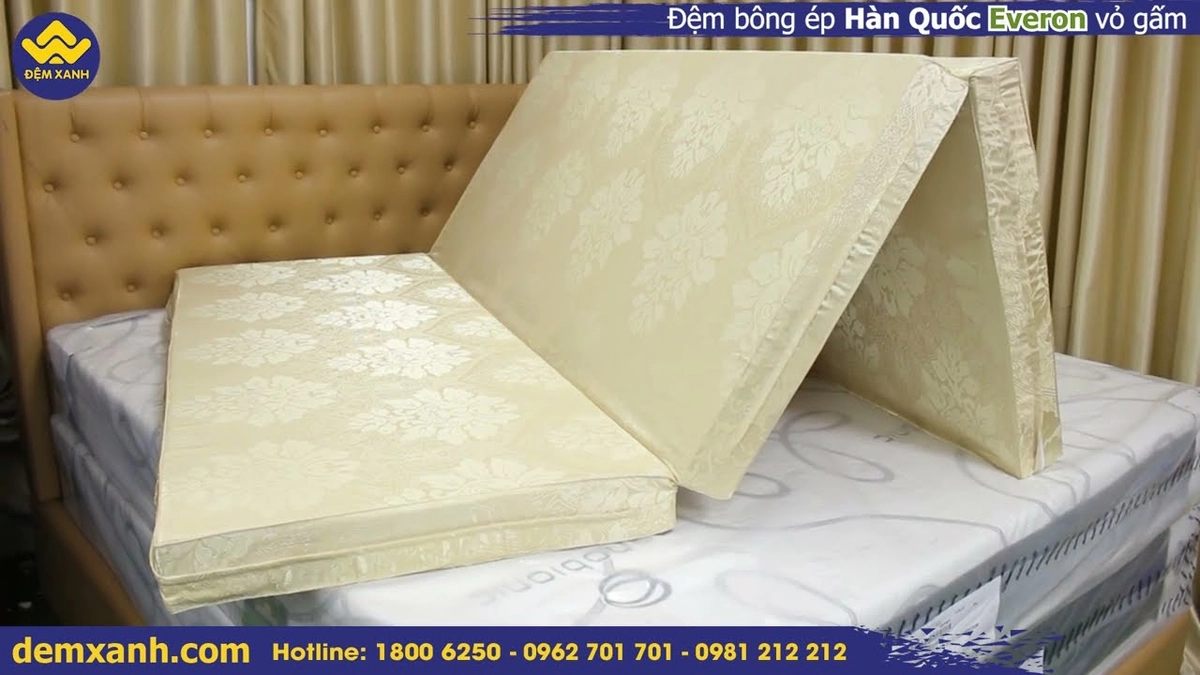 cận cảnh nệm bông ép cao cấp trong phòng ngủ