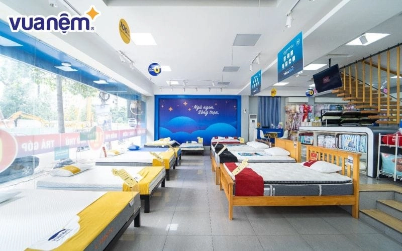 Chọn mua Goodnight Galaxy và thử nằm tại cửa hàng