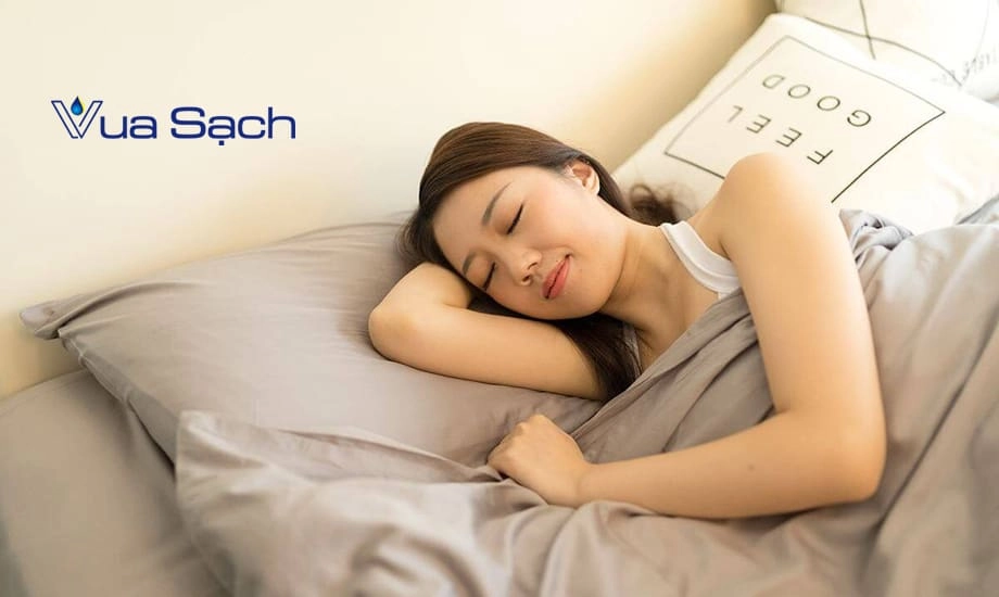 tư thế ngủ đúng trên nệm cao su bông gấp 3