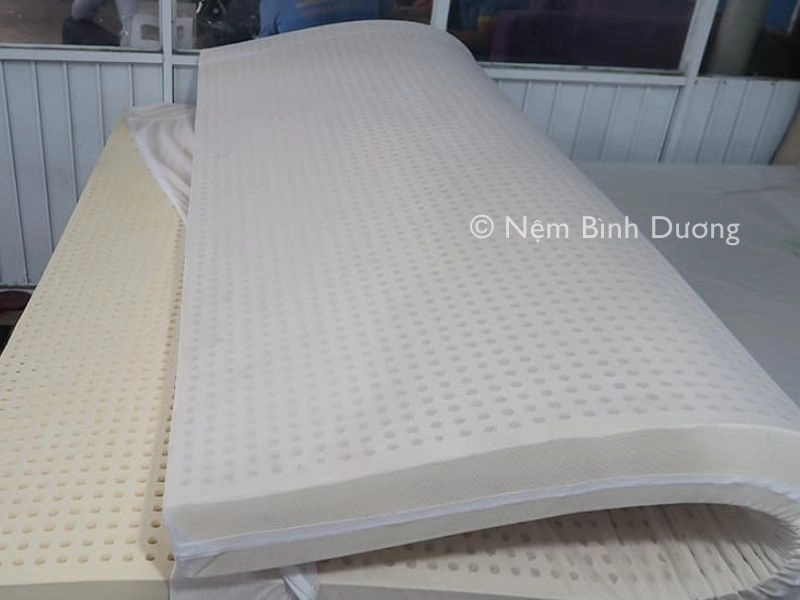 so sánh giá nệm cao su phổ thông và cao cấp