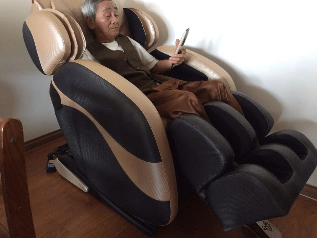 gia đình thư giãn trên nệm hơi Sadora