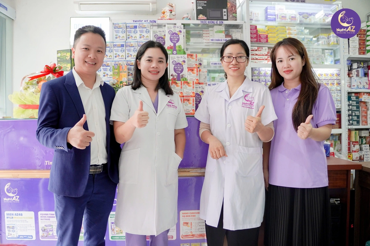 bảng câu hỏi tại quầy tư vấn Everon đông khách